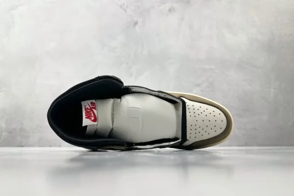 Travis Scott x Air Jordan 1 High OG - Image 3