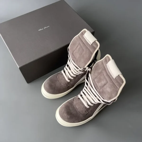 Rick Owens inverted triangle
 7   
Exclusive market opening - Image 9