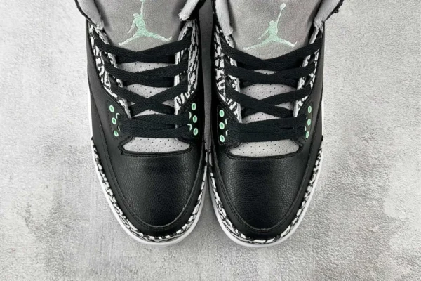 Air Jordan 3 Retro "Green Glow" in black and green - Image 7
