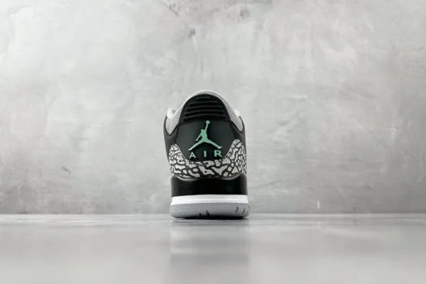 Air Jordan 3 Retro "Green Glow" in black and green - Image 9