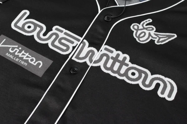 Louis Vuitton 23 aircraft short sleeved shirts
Customized Fabric Fabric - Image 5