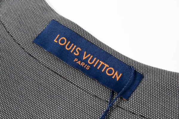 Louis Vuitton 23 aircraft short sleeved shirts
Customized Fabric Fabric - Image 4