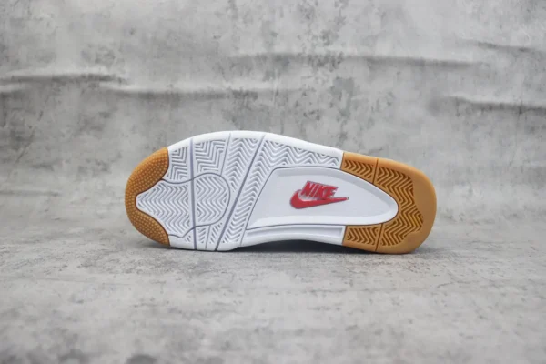 Air Jordan 4 Retro x SB - Image 4