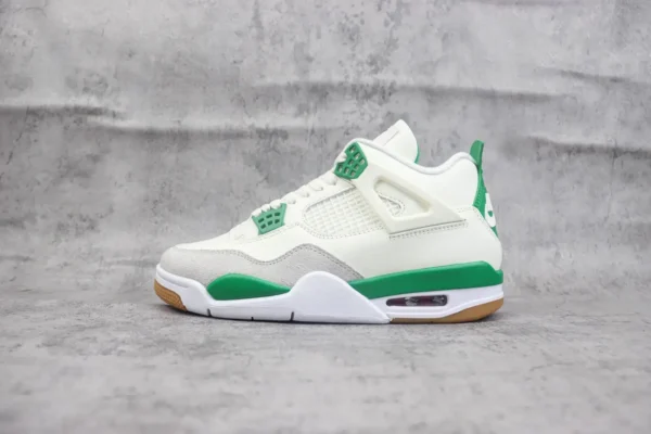 Air Jordan 4 Retro x SB