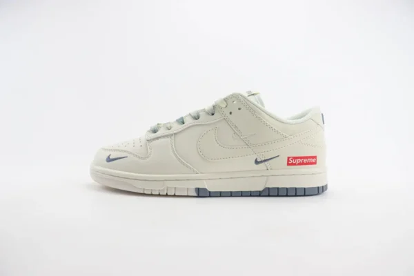 Nike SB Dunk Low x Supreme