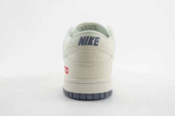 Nike SB Dunk Low x Supreme - Image 6