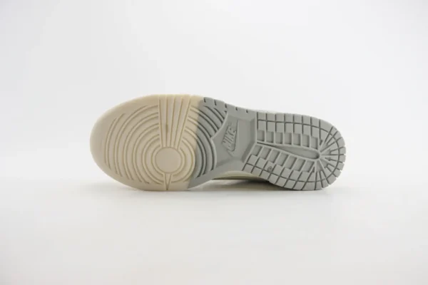 Nike SB Dunk Low - Image 4
