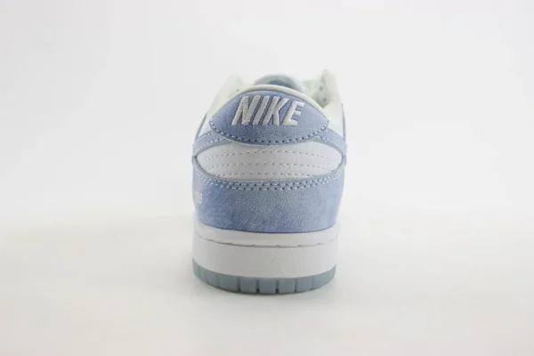 Nike SB Dunk Low x Supreme - Image 6
