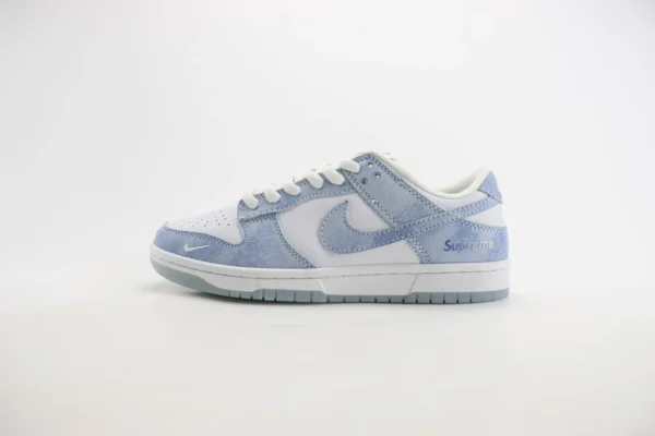Nike SB Dunk Low x Supreme
