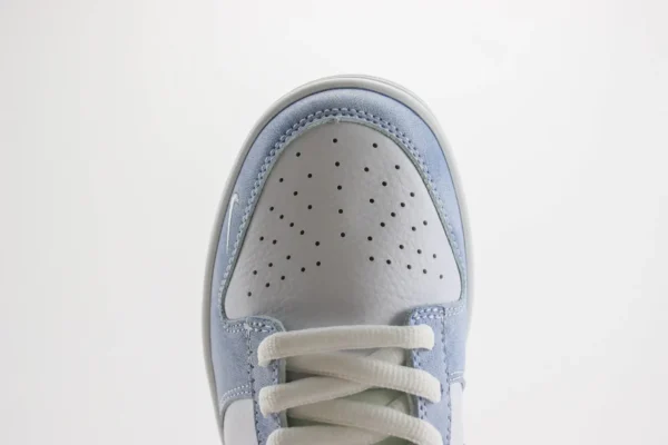 Nike SB Dunk Low x Supreme - Image 8