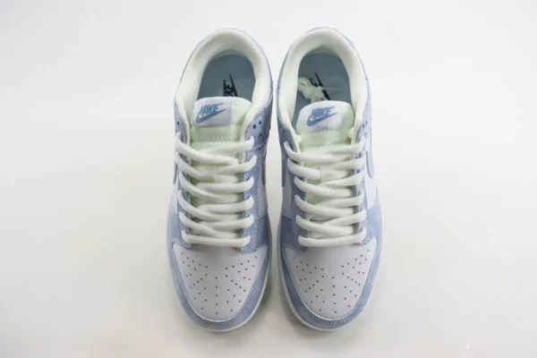 Nike SB Dunk Low x Supreme - Image 5