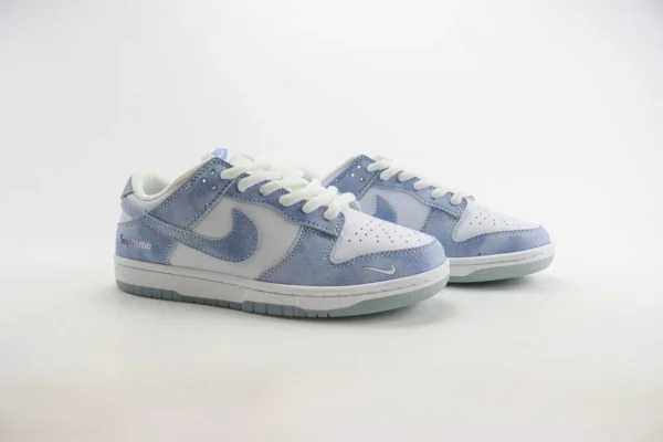 Nike SB Dunk Low x Supreme - Image 2
