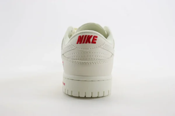 Nike SB Dunk Low x Supreme - Image 6