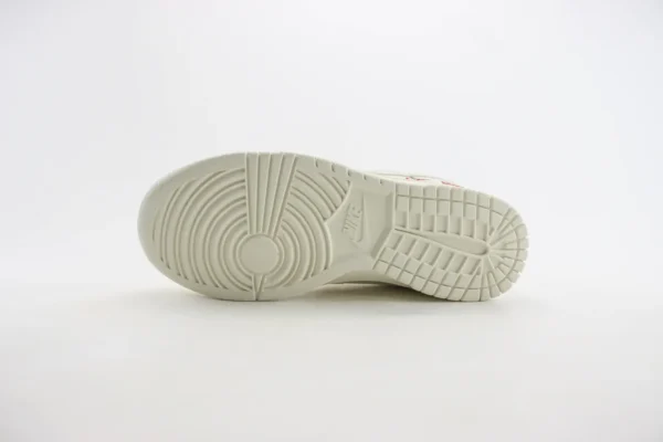 Nike SB Dunk Low x Supreme - Image 4