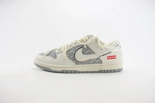 Nike SB Dunk Low x Supreme