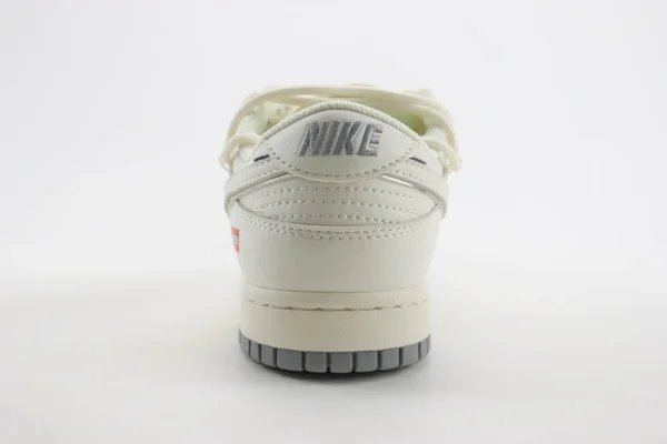 Nike SB Dunk Low x Supreme - Image 6