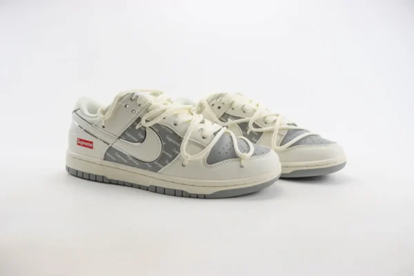 Nike SB Dunk Low x Supreme - Image 2