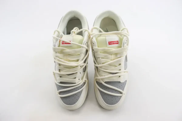Nike SB Dunk Low x Supreme - Image 5