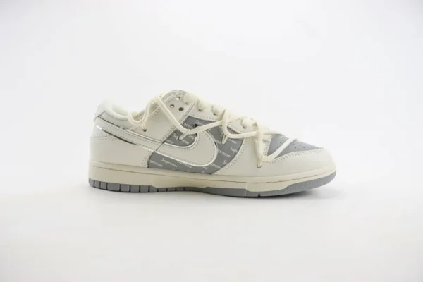 Nike SB Dunk Low x Supreme - Image 3