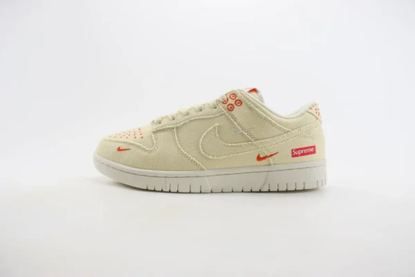 Nike SB Dunk Low x Supreme