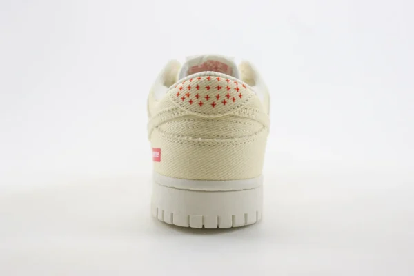 Nike SB Dunk Low x Supreme - Image 6