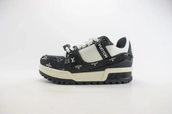 LV trainer Maxi