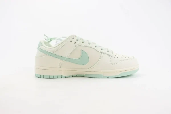 Nike SB Dunk Low - Image 3