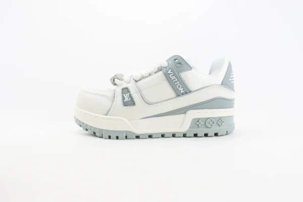 LV trainer Maxi
