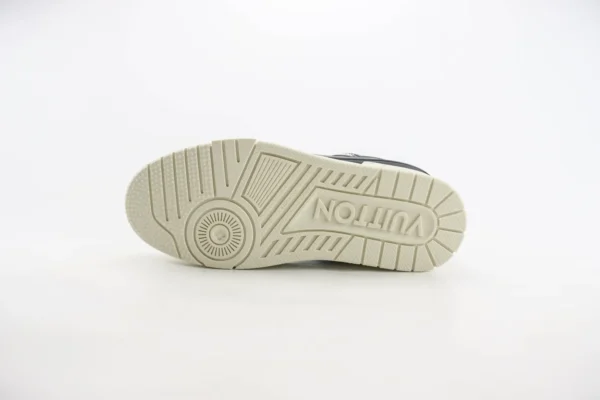 Louis Vuitton Trainer - Image 4