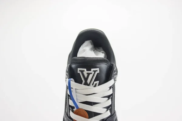 Louis Vuitton Trainer - Image 9