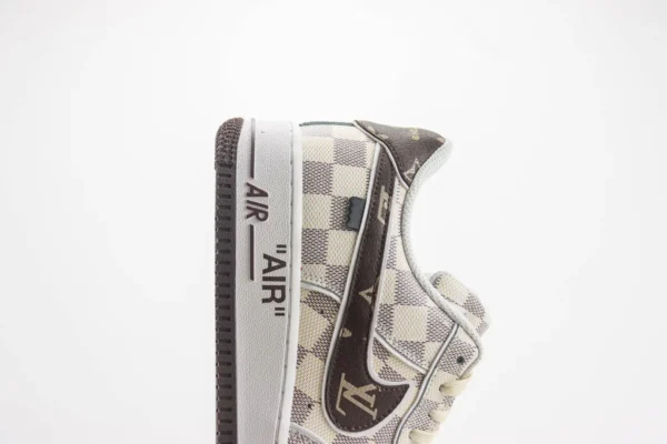 Louis Vuitton Trainer - Image 7