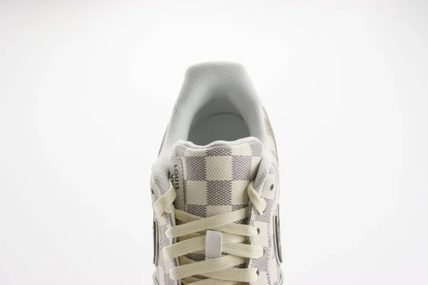 Louis Vuitton Trainer - Image 9