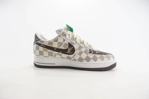Louis Vuitton Trainer - Image 3