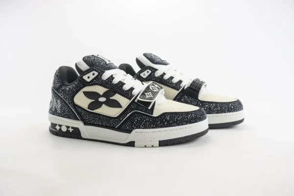 Louis Vuitton Trainer - Image 2