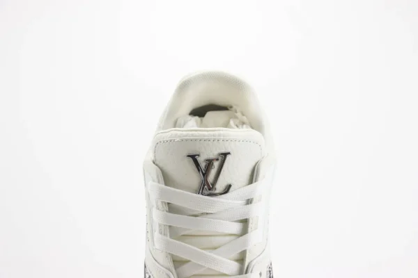 Louis Vuitton Trainer - Image 9