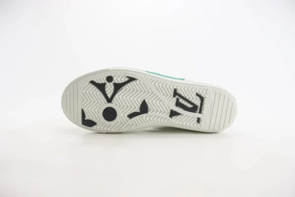 Nike SB Dunk Low x LV - Image 4