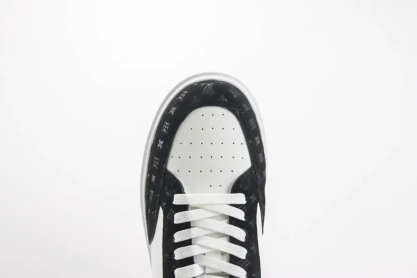 Nike SB Dunk Low x LV - Image 8