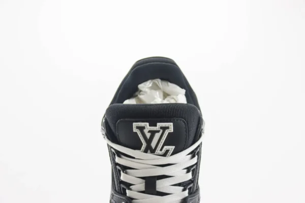 Louis Vuitton Trainer - Image 9