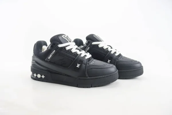 Louis Vuitton Trainer - Image 2
